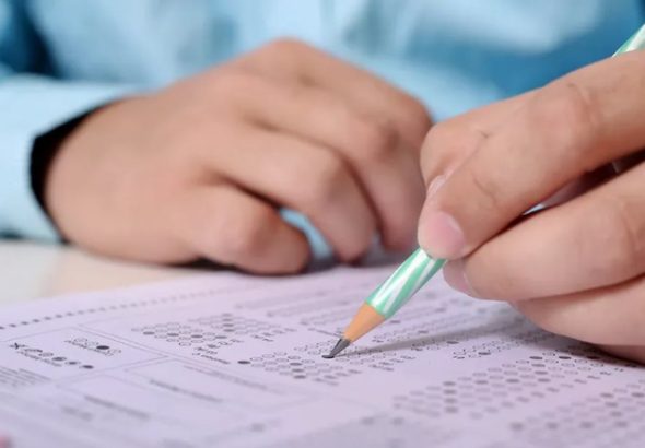 candidato-fazendo-prova-de-concurso--29a37b3e930e3bfc