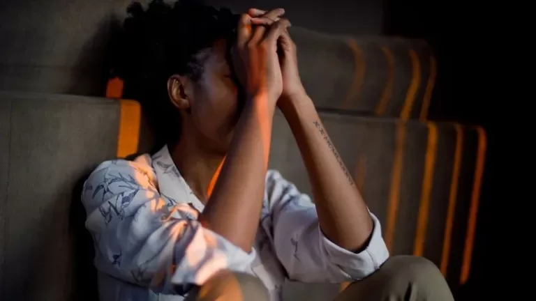 depressao-e-ansiedade-sao-mais-frequentes-em-mulheres-142133_800x450