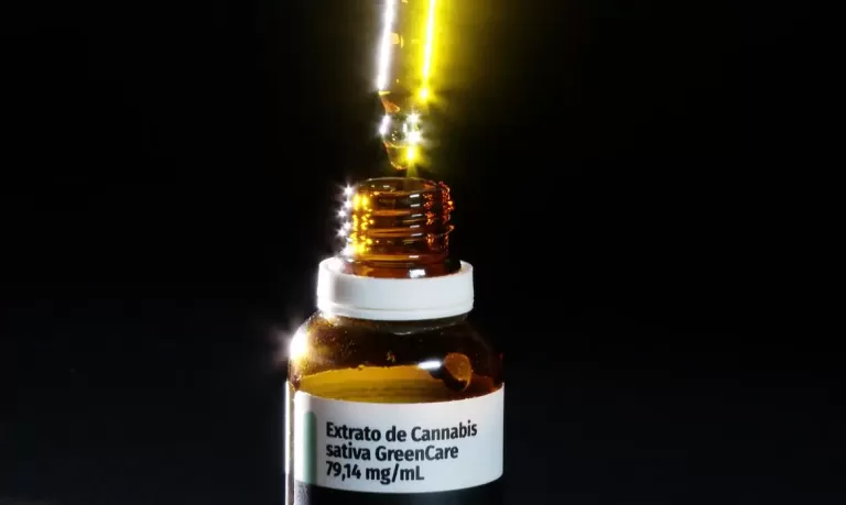 extrato_de_cannabis_e_utilizado_para_dores_fisicas_e_mentais