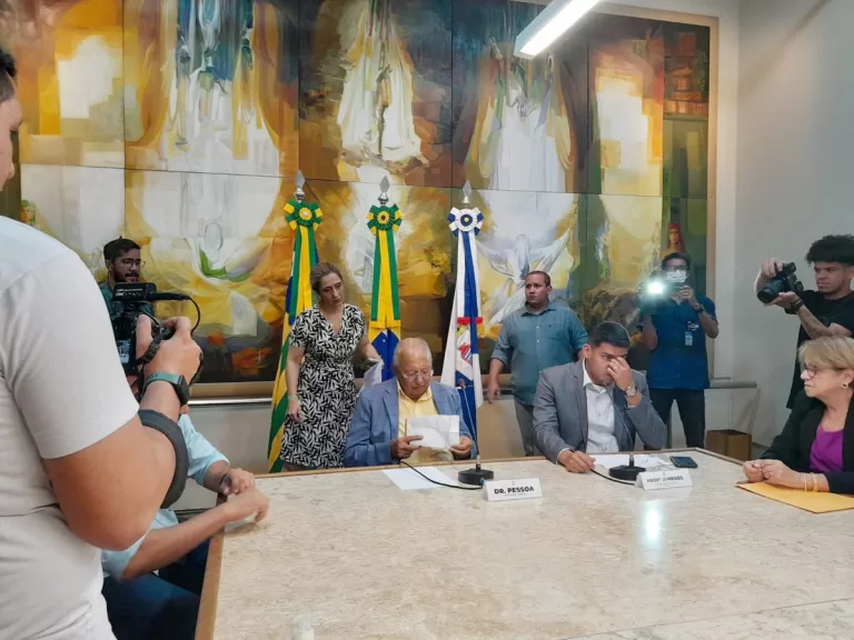 prefeito-dr-pessoa-no-lancamento-dos-editais-do-concurso-da-530559.jpeg.1200x0_q95_crop